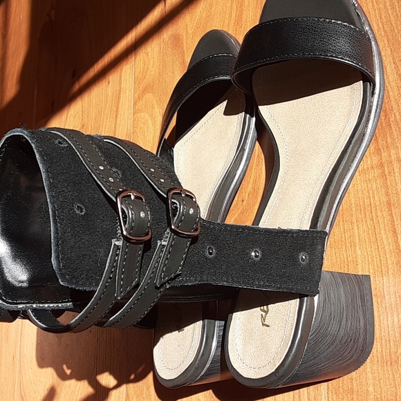Kenneth Cole Reaction black sandal - Picture 1 of 10